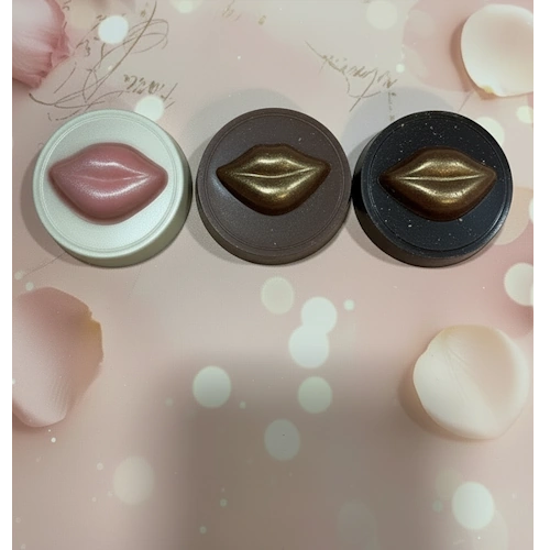 Chocolate Dipped Lip Buildable Sandwich Cookie